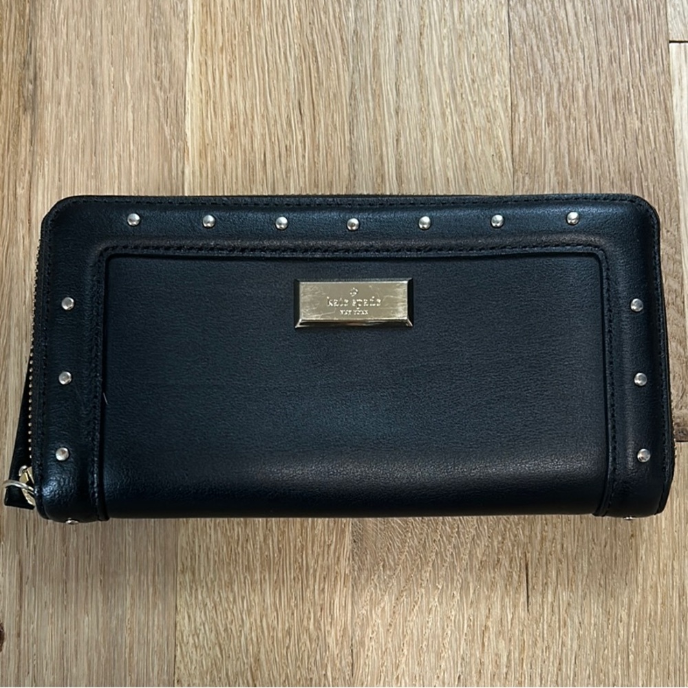 Kate Spade New York Large Wallet
Black Studs Zip Close Credit Card Slots